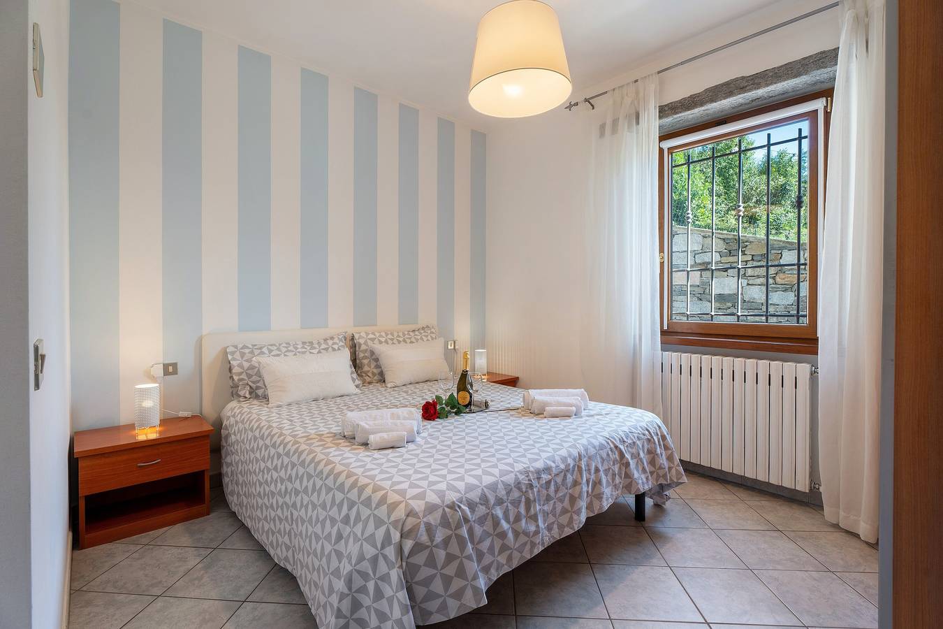 Ganze Wohnung, Ferienwohnung 'Res Jasmine- Appartamento Yellow' mit Bergblick, Gemeinschaftsgarten und Wi-Fi in Comune di Verbania, Lago Maggiore (Piemont)