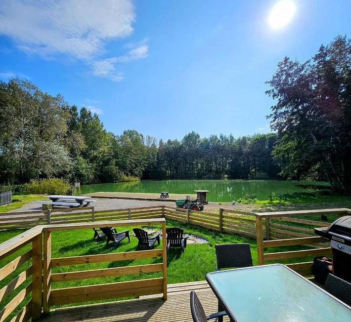 Chalet pour 9 personnes, avec vue ainsi que vue sur le lac et jardin, animaux acceptés