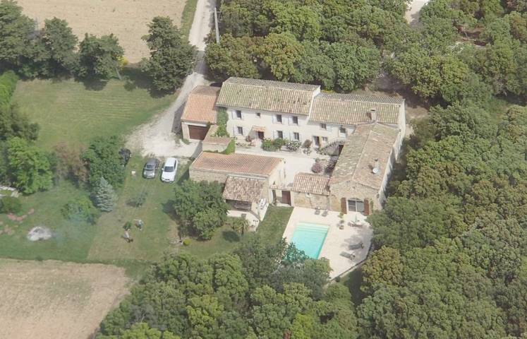 Chambre d’hôte pour 2 personnes, avec Terrasse et Jardin ainsi que Piscine et Vue