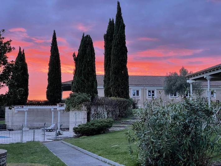 Hôtel pour 2 personnes, avec jardin et piscine à Aurons - 2