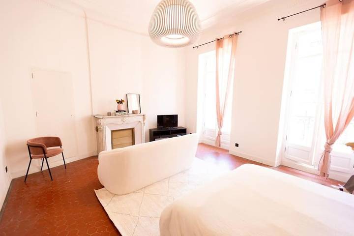 Gîte pour 10 personnes, avec vue et balcon dans Gare De Marseille Saint Charles - 2