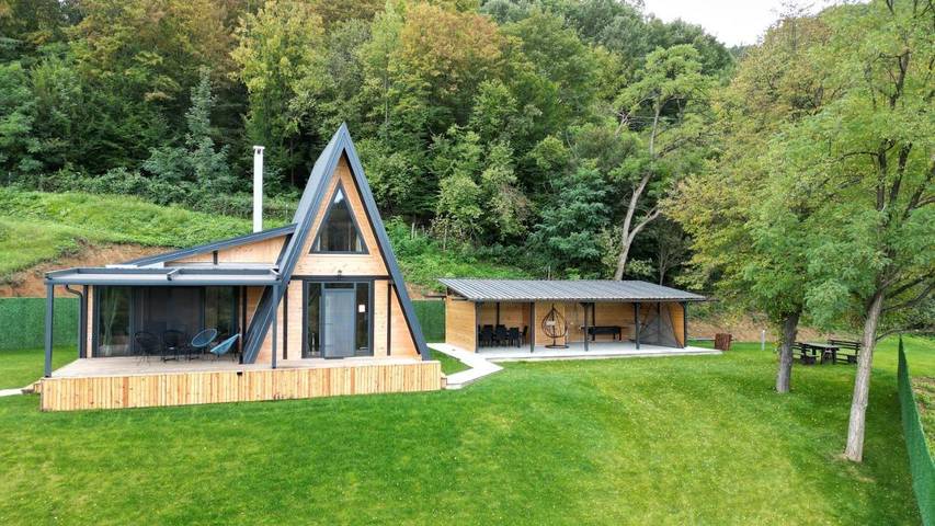 Location de vacances pour 8 personnes, avec jardin ainsi que vue et piscine à Kosjerić - 2