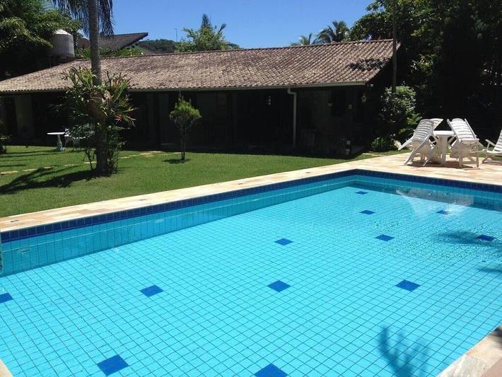 Casas e apartamentos de temporada para 12 pessoas, com jardim e balcão no Brasil