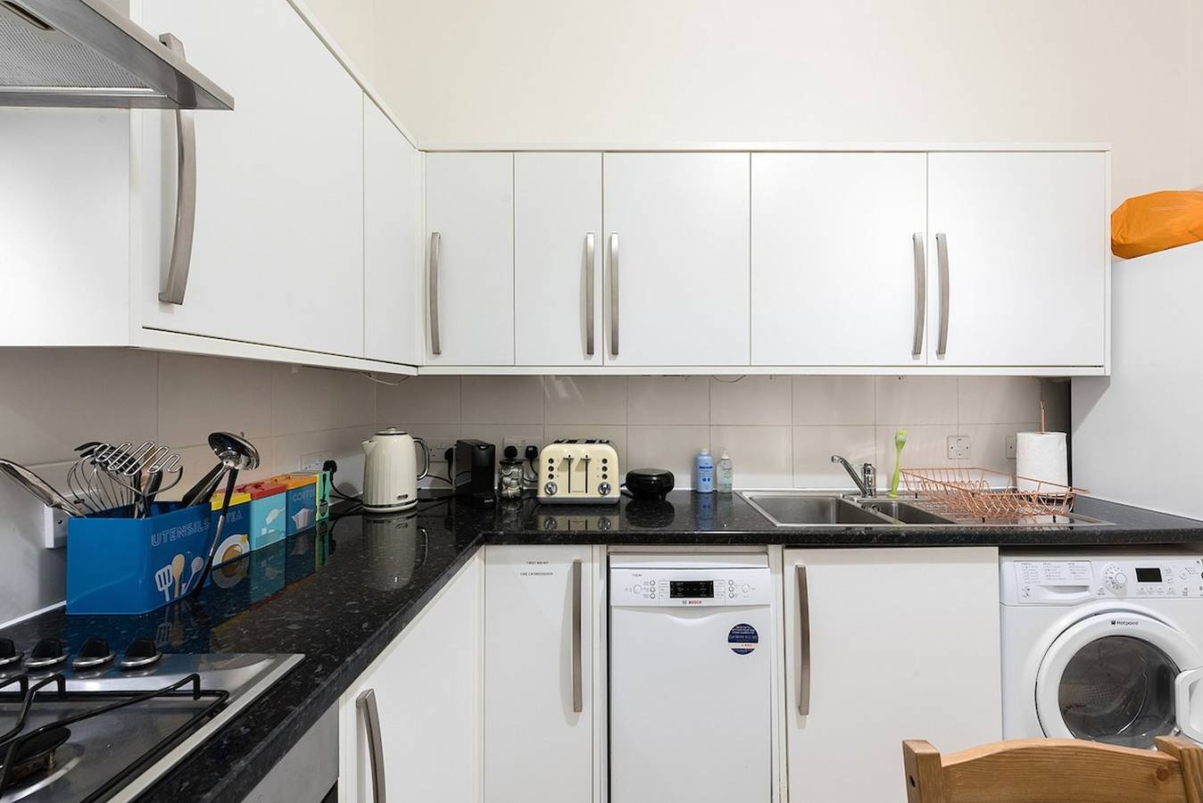 Entire apartment, Garden flat near Ealing Broadway in Ealing, London