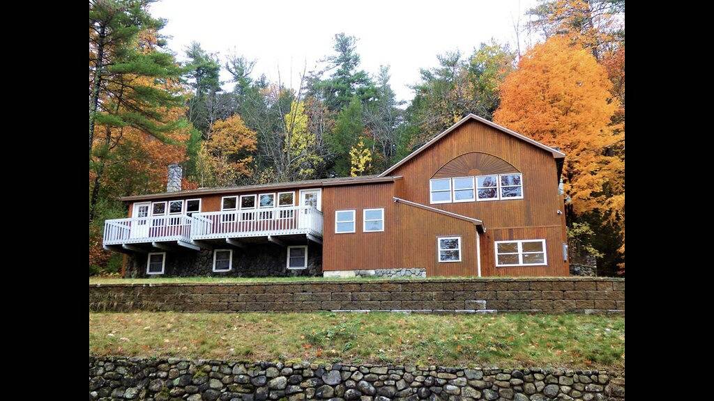 Spacious house across the street from Lake Winnipesaukee in Gilford, Lake Winnipesaukee