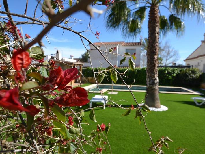 Location de vacances pour 8 personnes, avec jardin et piscine à Deltebre - 4