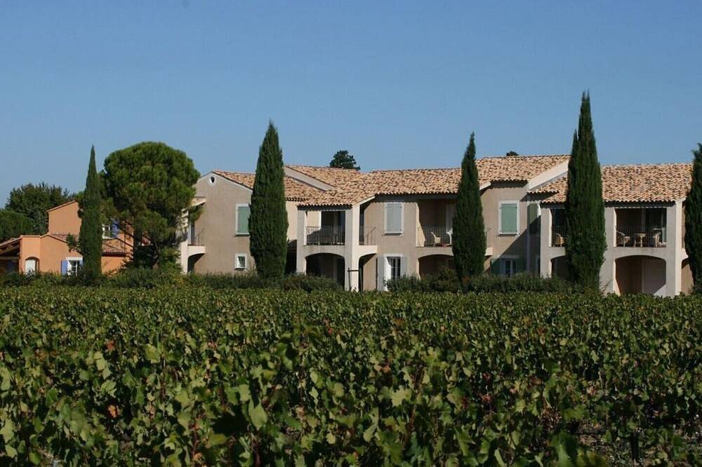 Gîtes en Provence  clim avec piscine - 4 personnes - Chq Vacances acceptés in Sainte-Cécile-les-Vignes, Vaucluse