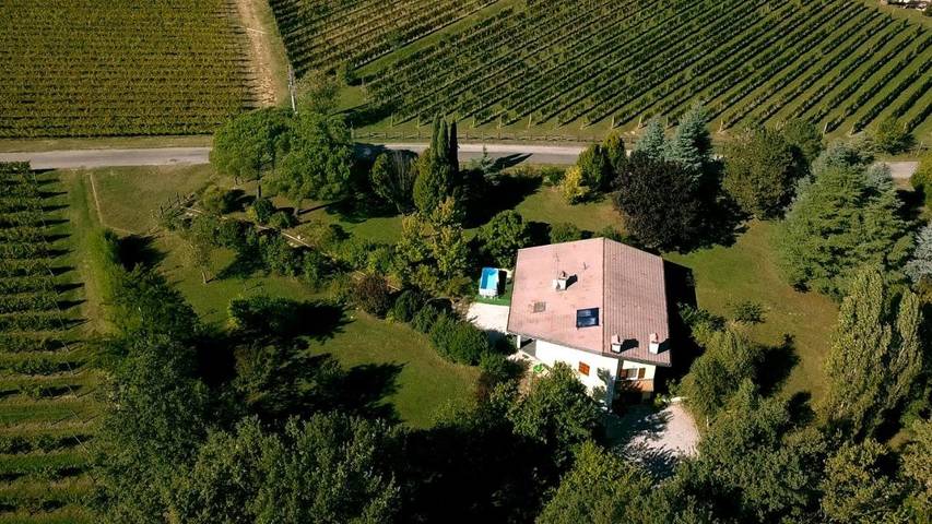 Location de vacances pour 6 personnes, avec Balcon et Terrasse ainsi que Jardin et Piscine à Premariacco