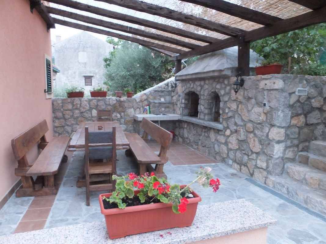 Villa traditionell eingerichtet mit Swimmingpool und Grillterrasse in Baska, Krk