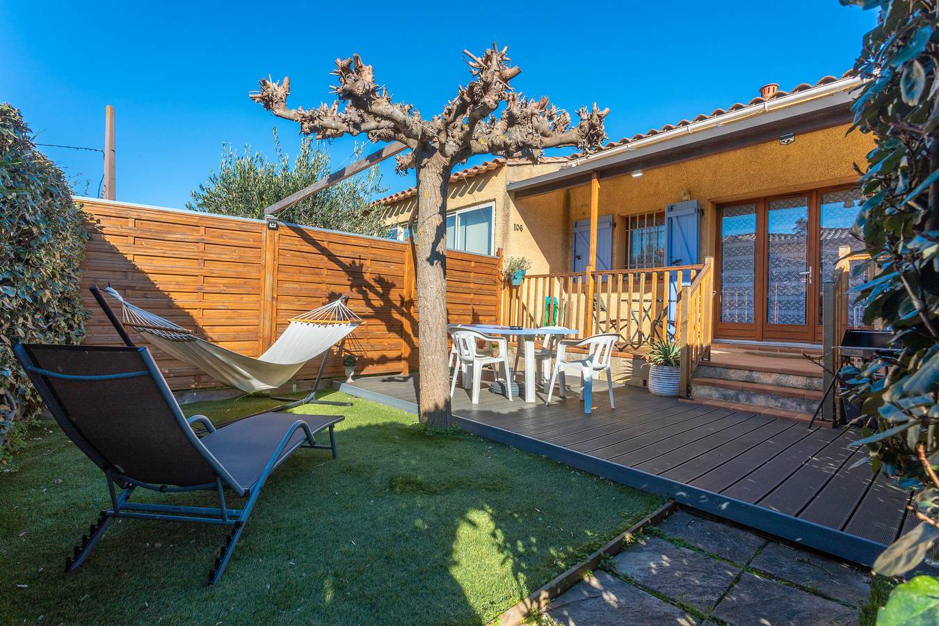 Appartement entier, Appartement 'Mazet Au Calme Pour 4 Personnes' avec piscine partagée, terrasse et climatisation in Bormes-les-Mimosas, Région de Toulon