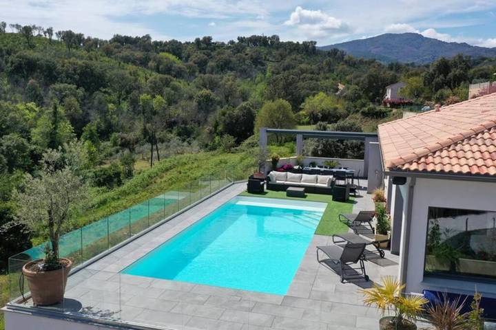 Location de vacances pour 8 personnes, avec piscine ainsi que vue et jardin à Taglio-Isolaccio - 4