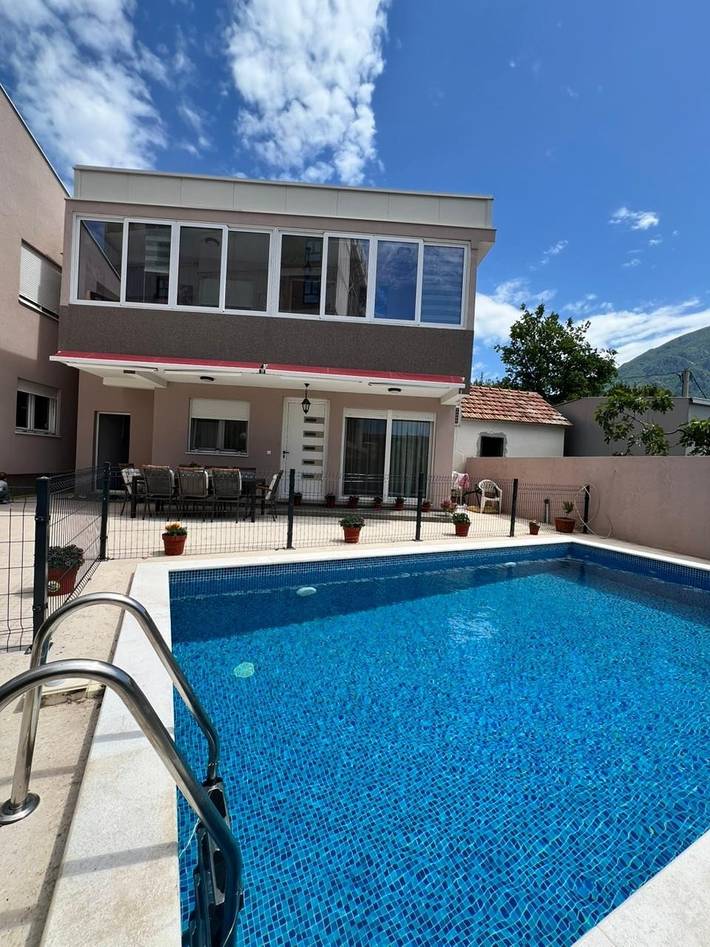 Ferienhaus für 6 Personen, mit Terrasse und Garten in Bar