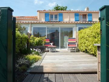 Gîte pour 4 personnes, avec jardin ainsi que terrasse et piscine à Saint-Michel-Chef-Chef