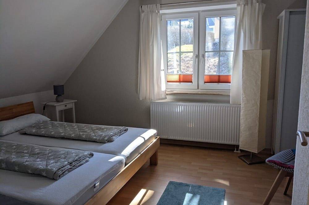 1. Reihe am See: Ferienhaus - direkt am Sandstrand des Fleesensees in Göhren-Lebbin, Fleesensee