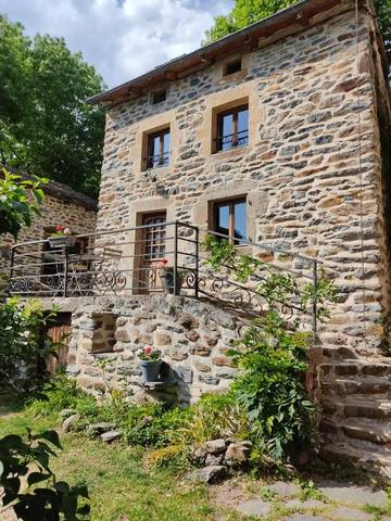 Gîte pour 5 personnes, avec jardin, animaux acceptés à Le Pertuis