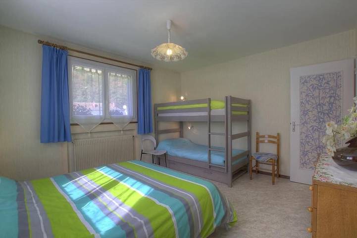 Location de vacances pour 4 personnes, avec jardin à Chézery-Forens - 3