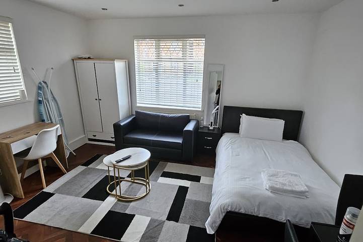 Ganze Wohnung, Nice and Cosy Studio Flat in Sutton (London), London
