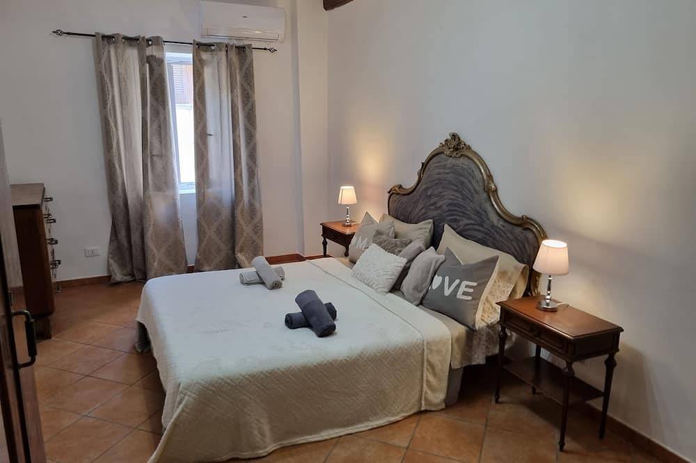 Entire apartment, Appartamento per Famiglie nel Centro, a 4 Minuti dal Castello Medievale in Bracciano, Lake Bracciano