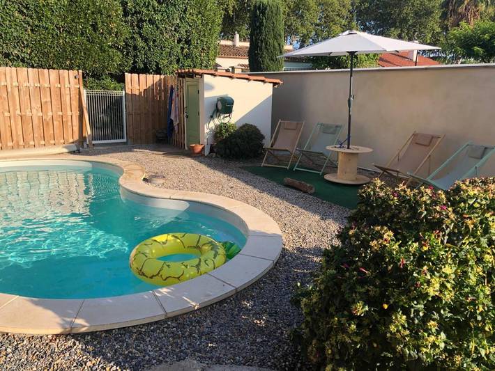 Gîte pour 6 personnes, avec jardin et piscine, adapté aux familles à Cers