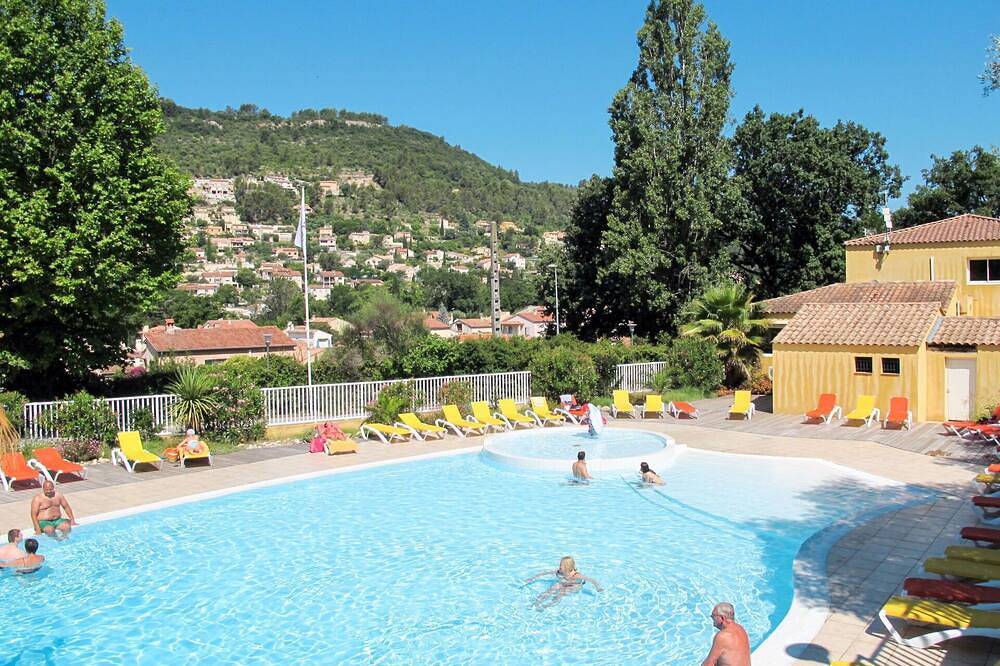 Stunning private villa for 6 guests with Wifi, A/C, pool, Tv, terrace and pets allowed in Solliès-Toucas, Toulon region