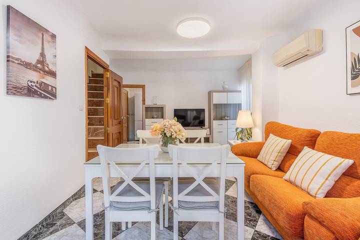 Holiday Home 'Ramirez' with Mountain Views, Private Terrace and Air Conditioning in Surroundings of Sierra Nevada, Güejar Sierra