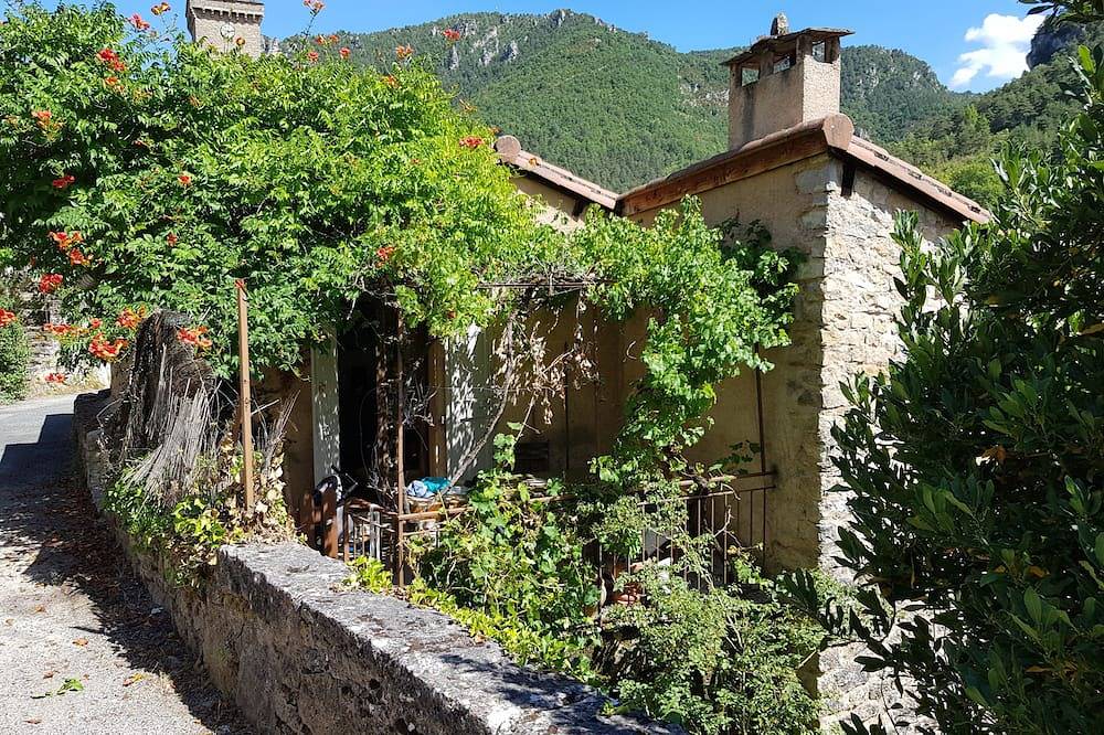 Charming house in Peyreleau, at the entrance to the Gorges du Tarn in Peyreleau, Parc naturel régional des Grands Causses