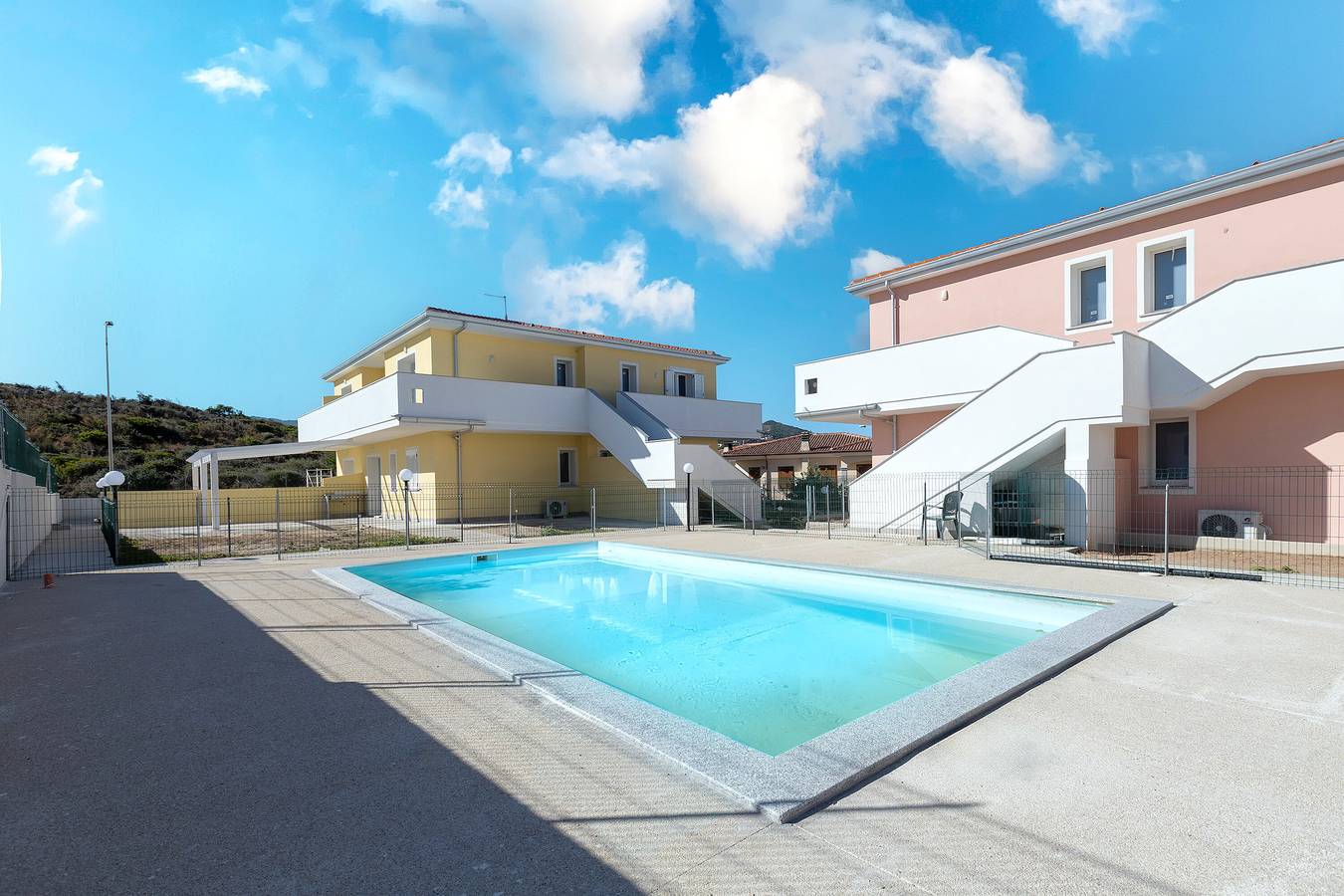 Casa Vacanze 'Marachele' con Piscina Condominiale, Giardino Privato e Aria Condizionata in Lu Bagnu, Castelsardo