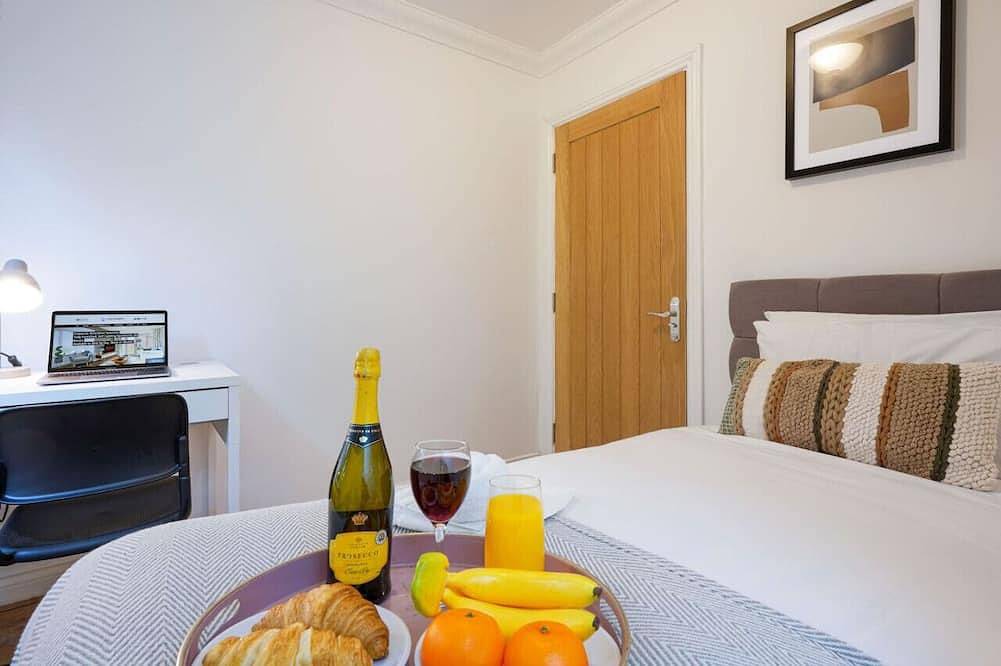 Entire apartment, Central Apartment with Free Parking & Fast Wifi in Northampton, Northamptonshire