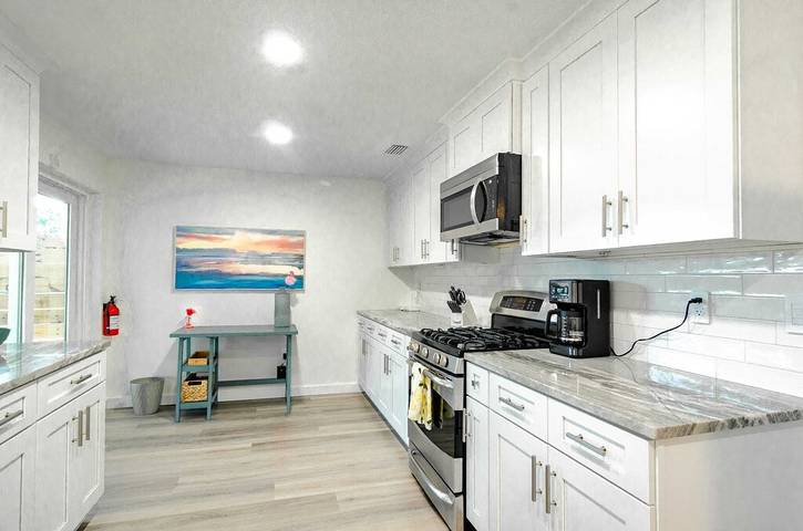 Vacation rental for 6 people, with pool and yard as well as balcony in Indian Harbour Beach