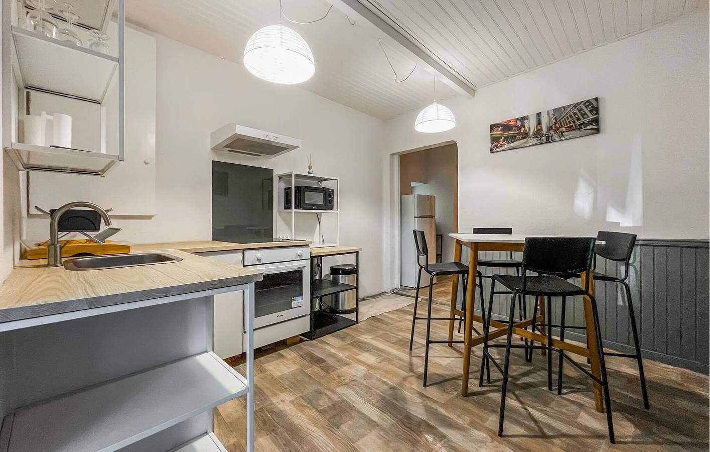 Cozy Apartment with WiFi & Parking near Cabannes in Cabannes, Arles region
