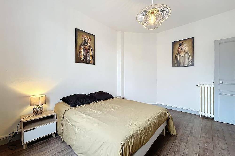 Entire apartment, Le 4-F2 historic center in Montluçon, Montluçon region