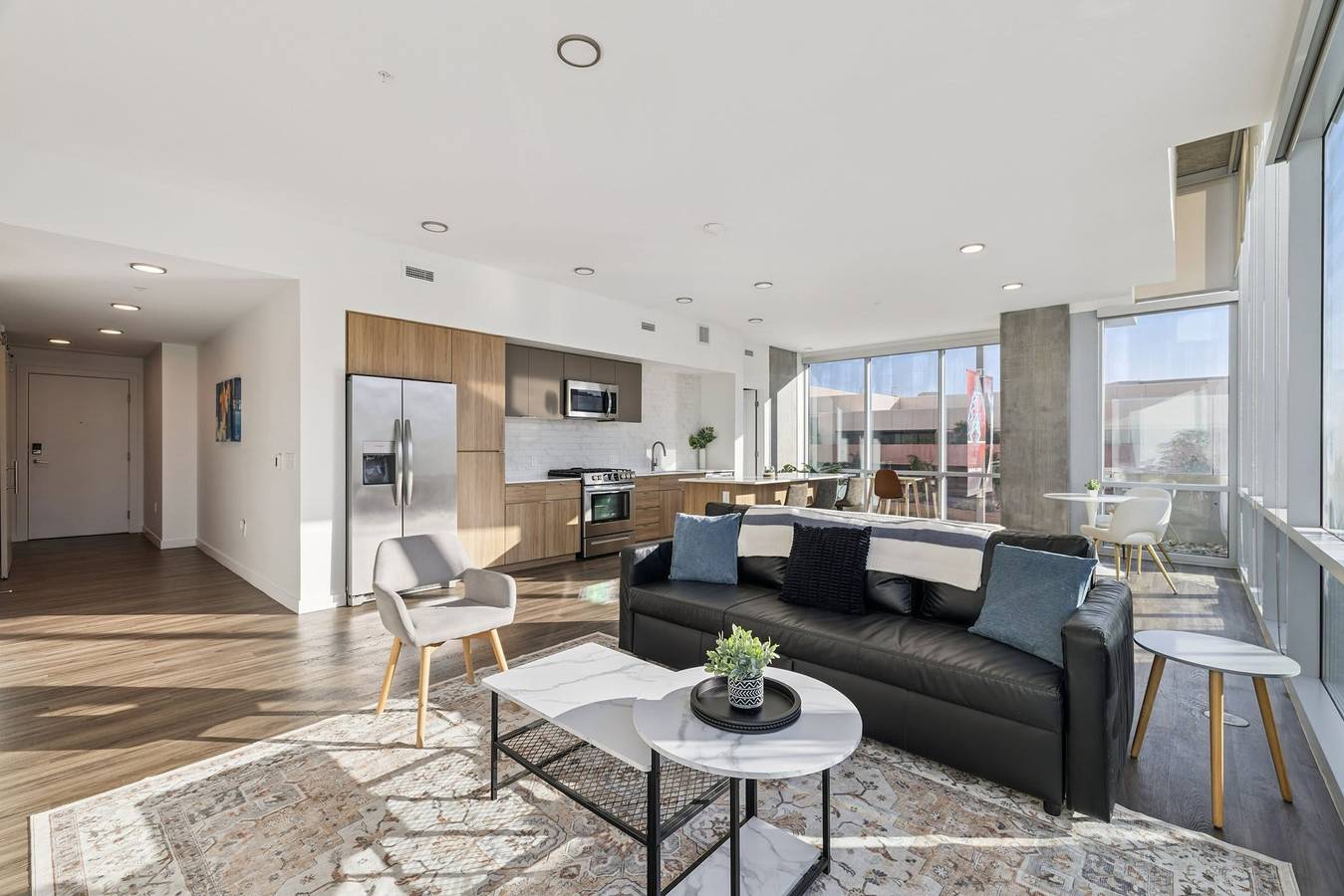 Entire apartment, Cozysuites Adeline 2Br - gym pool valet parking in Phoenix, Maricopa County