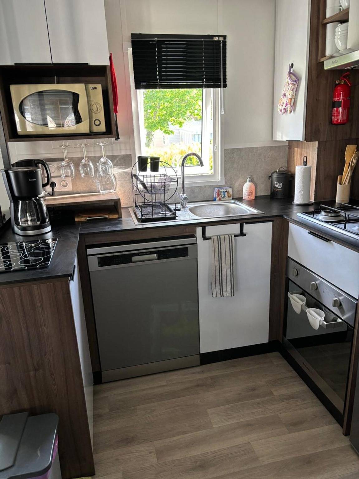 Mobilheim „8 Personen Bora Bora“ mit Gemeinschaftspools, privater Terrasse und Klimaanlage in Gastes, Côte d’Argent