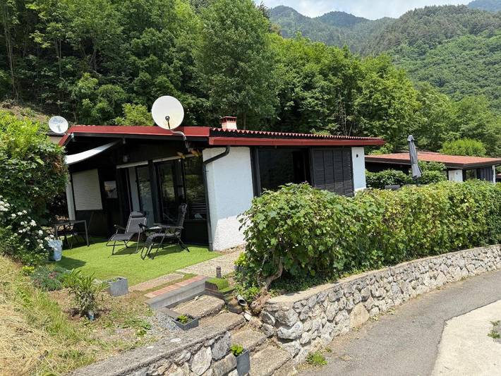 Bungalow für 6 Personen, mit Ausblick und Garten sowie Terrasse in Tignale