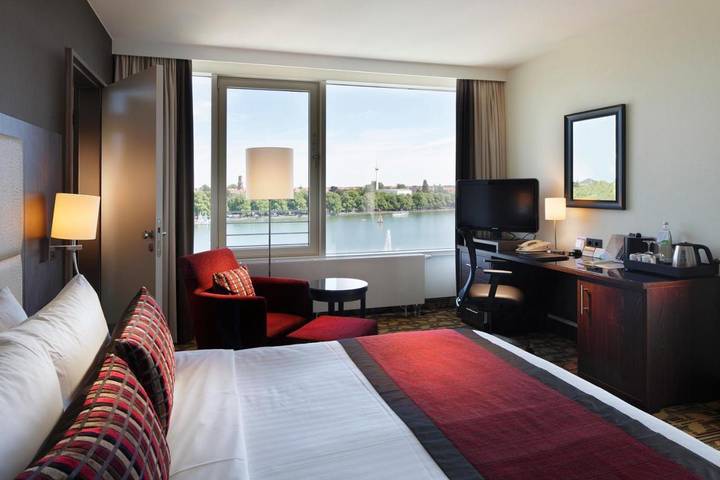 Hotel für 2 Personen, mit Terrasse und Sauna sowie Seeblick in Schützenfest Hannover - 2
