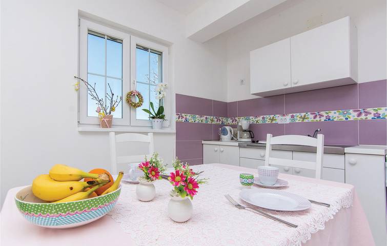 Appartement de vacances entier, Appartement avec terrasse confortable à 1,5 km de la plage de Pod Vruljom, avec parking gratuit in Pakoštane, Région de Zadar
