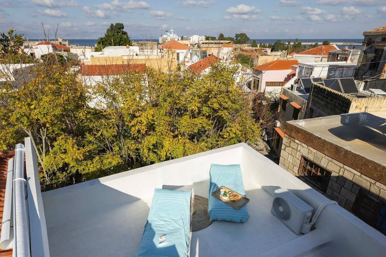 Maisonette – Historic Charm with a Roof Terrace in Rhodos Stadt, Rhodos