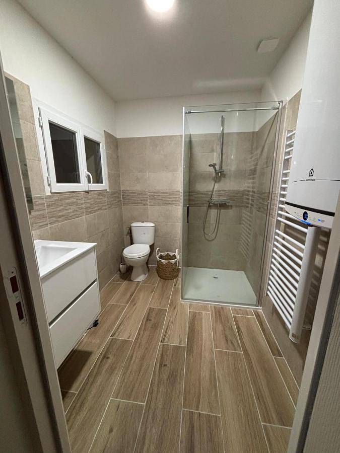 Location de vacances pour 6 personnes, avec terrasse et jardin dans Airan - 3