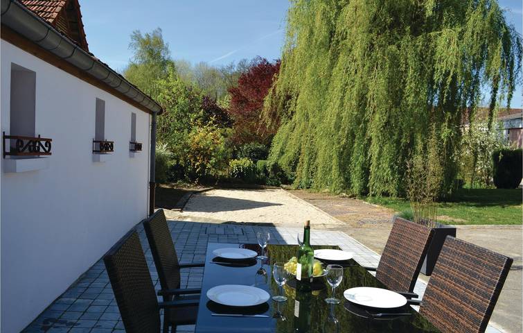Appartement confortable près du centre Frise avec vue sur la rivière in Frise, Région de Péronne