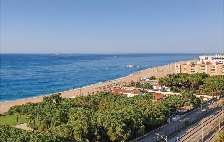 Apartamento vacacional entero, Apartamento con terraza junto a la piscina cerca de Platja de Santa Susanna in Platja de Llevant (Malgrat de Mar), Malgrat de Mar
