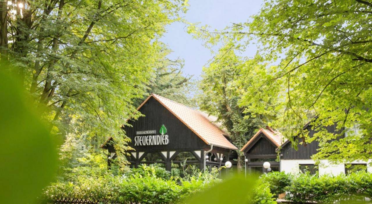 Restaurant & Logis Steuerndieb in Buchholz-Kleefeld, Hanovre