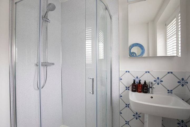 Apartamento entero, Confortable-Apartamento-Baño privado-Vista a la Calle in Cheltenham, Gloucestershire