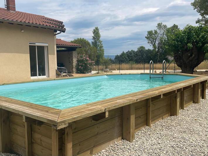 Location de vacances pour 10 personnes, avec piscine et jardin, adapté aux familles à Lachapelle-sous-Aubenas