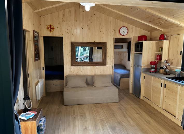 Cabaña 'L'arbousier' con terraza privada, jardín y aire acondicionado in Clermont-l'Hérault, Región de Lodève