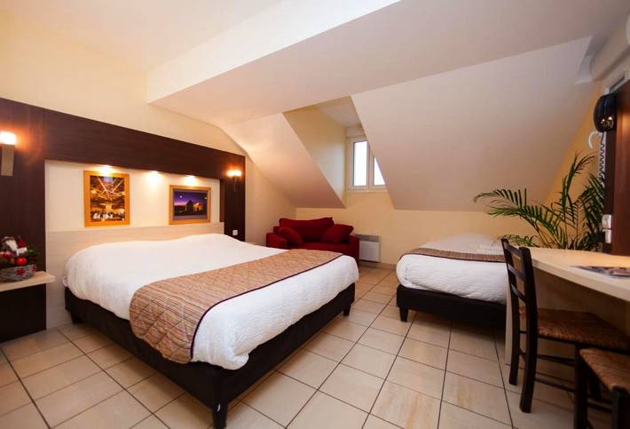 Hôtel pour 4 personnes, avec jacuzzi et terrasse ainsi que sauna et piscine à Saints-Geosmes - 4