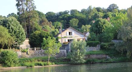 Gîte pour 3 personnes, avec vue ainsi que terrasse et jardin à Thomery