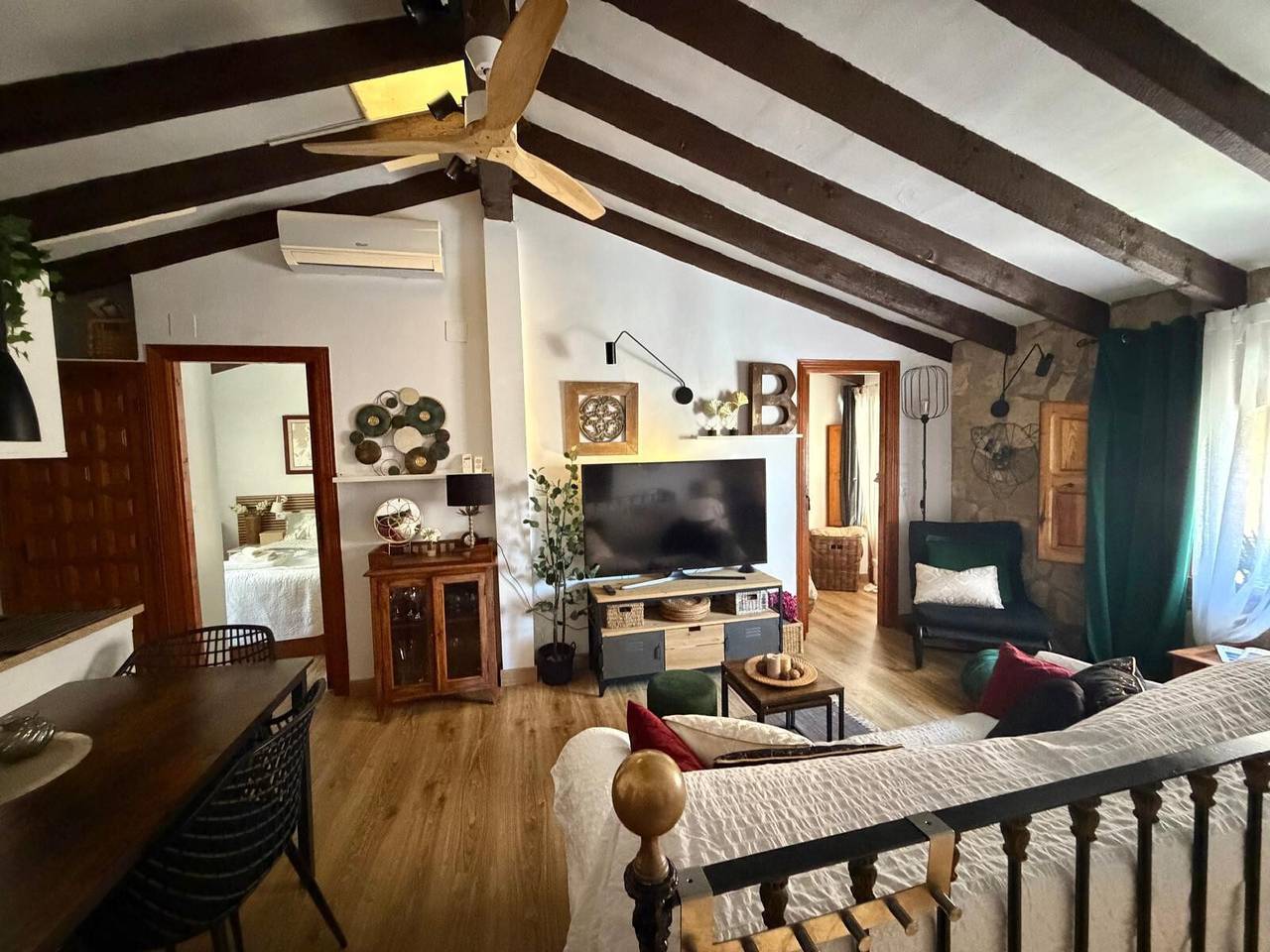 Entire apartment, Casa Trinidad – private terrace, parking, historic center of Dénia in Denia Old Town, Dénia