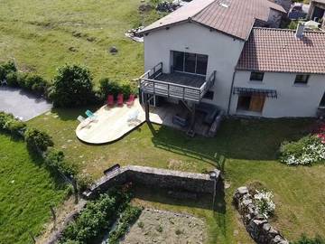 Gîte pour 15 personnes, avec jardin et terrasse dans la Loire