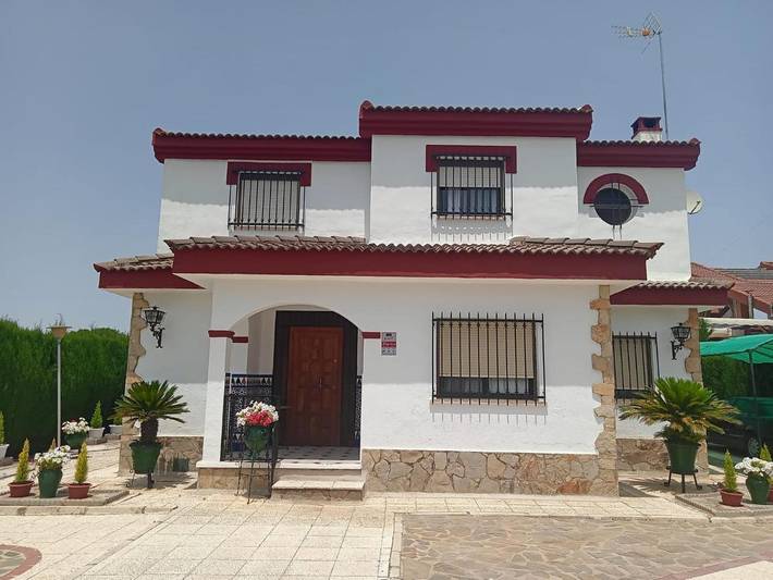 Location de vacances pour 10 personnes, avec jardin et piscine à Martos - 2