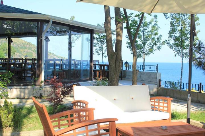 Hôtel pour 3 personnes, avec vue et bassin pour enfant ainsi que piscine et jardin